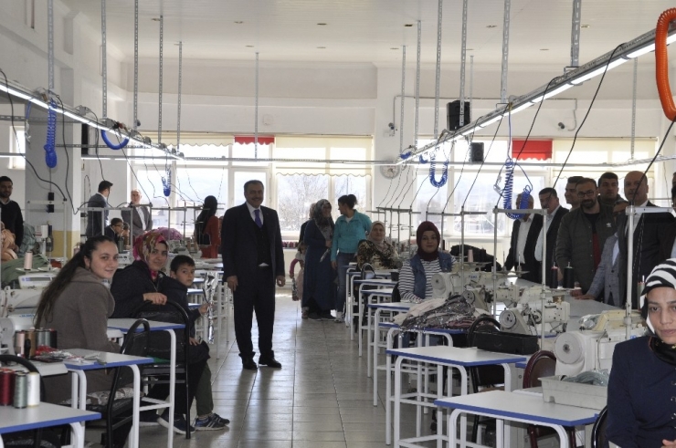 Eski Bakan Eroğlu Memleketi Şuhut’ta Tekstil Atölyesinin Açılışına Katıldı