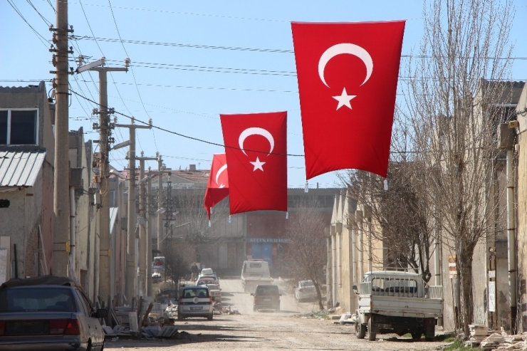 Sanayi Sokaklarını Türk Bayrakları İle Donattılar