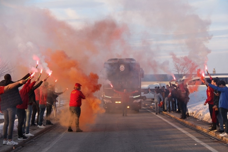 Galatasaray Kafilesine Sivas’ta Coşkulu Karşılama