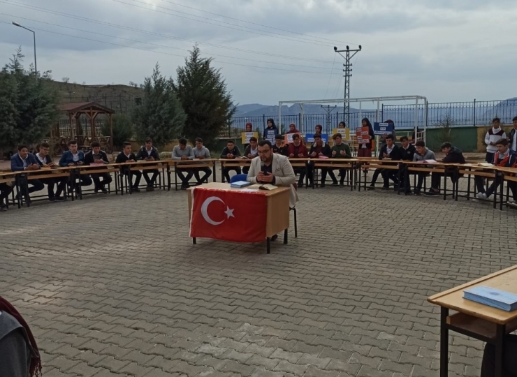 Öğrenciler Şehitler İçin Hatim İndirdi