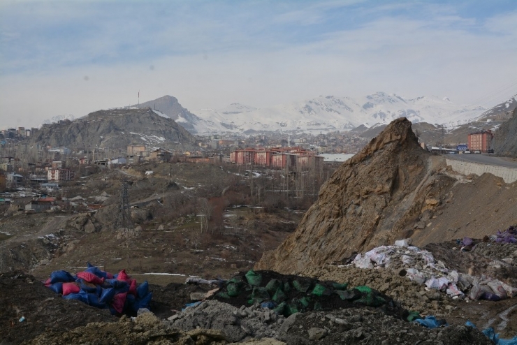 Hakkari-van Karayolu Atıklardan Temizlendi