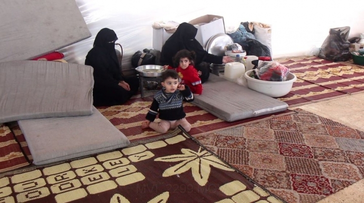 Bombardımandan Kaçan Suriyeliler Mezarlıkta Yaşıyor