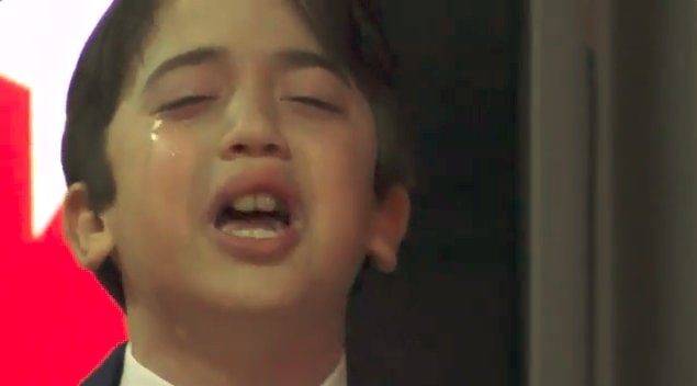 İstiklal Marşı’nı Gözyaşları İçinde Okudu, Bütün Salon Ayakta Alkışladı