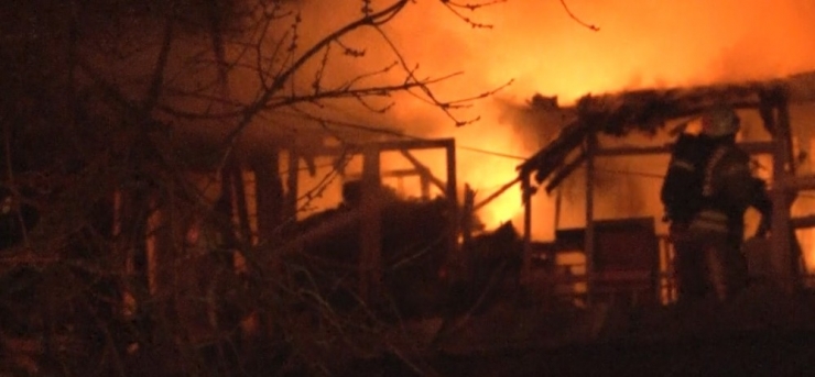 Eyüpsultan’da İki Gecekondu Alev Alev Yandı