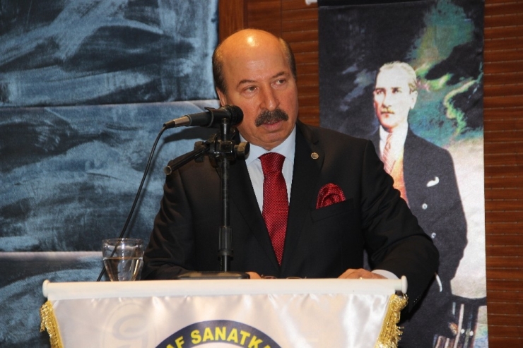 Kadınlar Günü Etkinliğinde Hediye Yağmuru