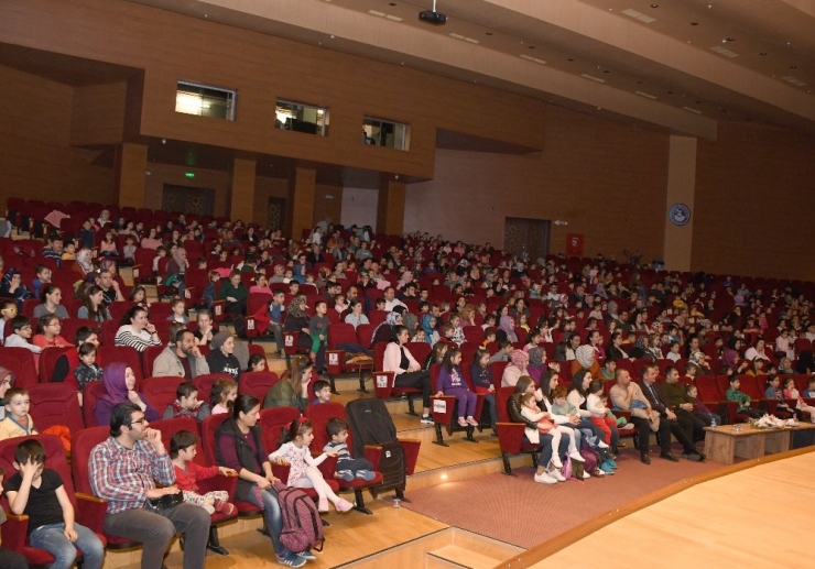 ‘Akıllı Sincap’ Çocukları Güldürdü