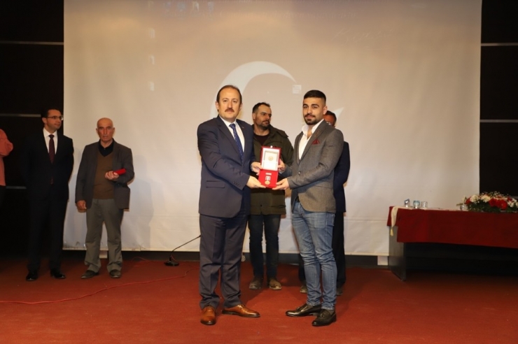 Vali Pehlivan, Cizreli Kıbrıs Barış Harekatı Gazilerine Madalyalarını Takdim Etti