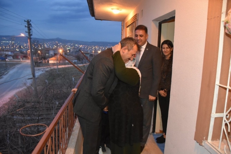 Vali Sezer: "Şehitlerimizin Emanetleri Başımızın Tacıdır"