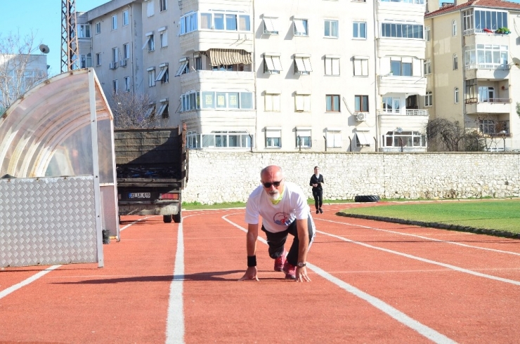 Üç Torun Sahibi, 66 Yaşında, Rekoru Hala Kırılamıyor