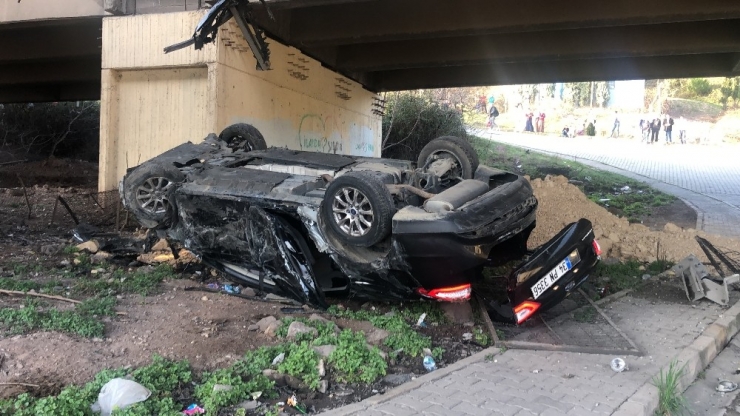 Tem’de Zincirleme Kaza: Tır Ve Otomobil Viyadükten Uçtu