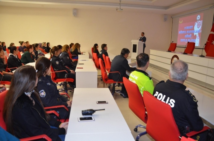Emniyet Müdüründen Kadın Polislere Jest