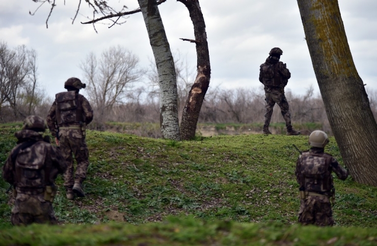 Özel Harekat Polisleri Meriç Nehri’ne İndi, Yunan Askerleri Geri Çekildi