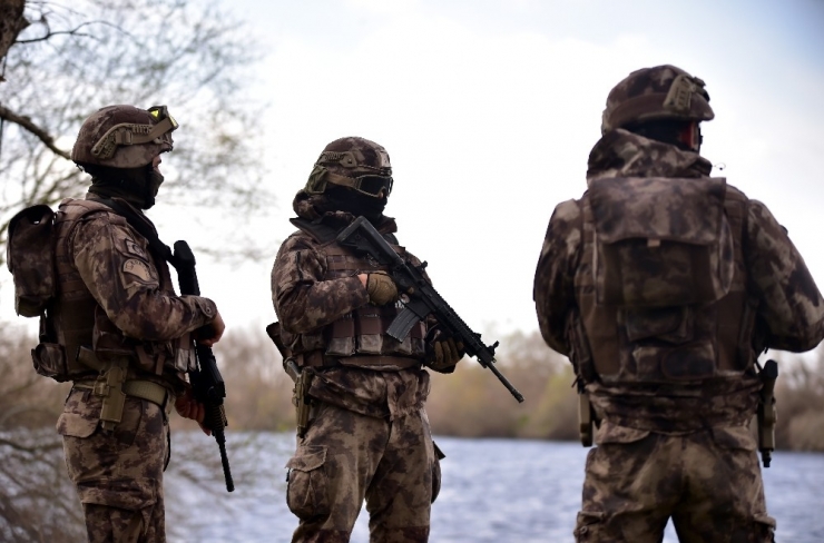 Özel Harekat Polisleri Meriç Nehri’ne İndi, Yunan Askerleri Geri Çekildi