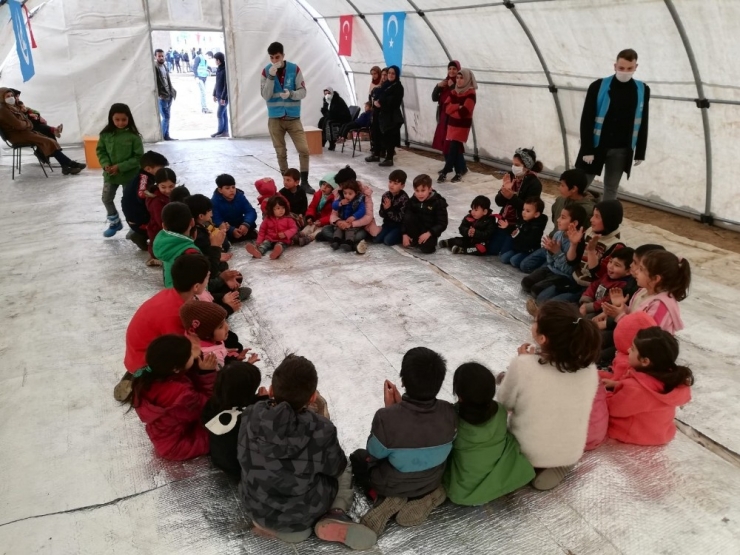 Göçmen Çocukların Yüzünü Bahçeli Güldürdü