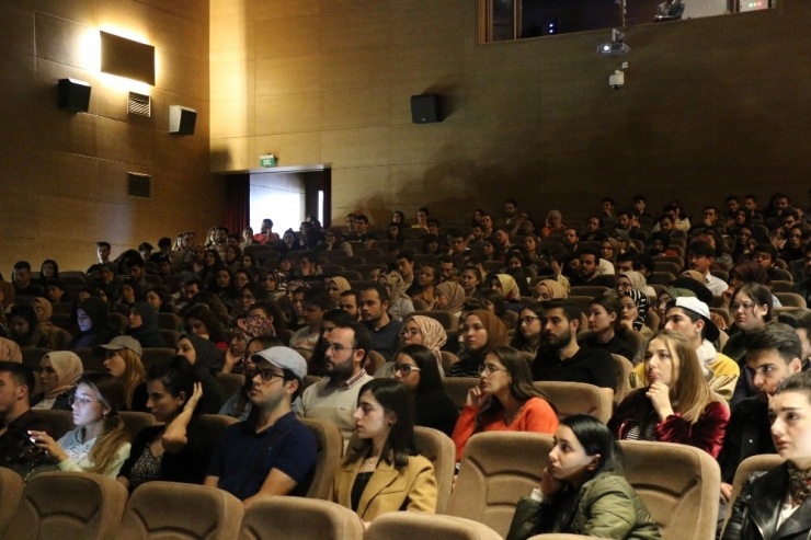 Usta Spiker Gençlere Üniversite Sonrası Hayatları İçin Tavsiyelerde Bulundu