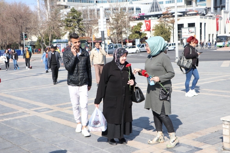 Dünyam Hastanesi ‘Kadınlar Günü’nü Unutmadı