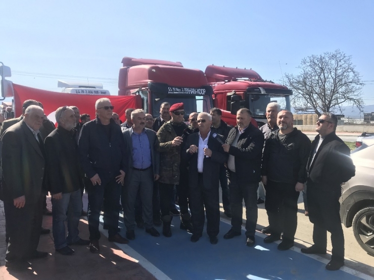 Kamyoncular Türk Askerine Destek Olmak İçin Konvoy Yaptı