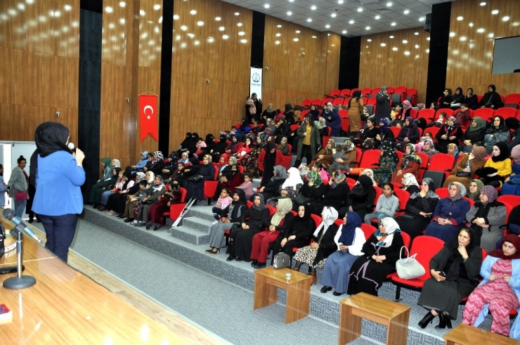 Akçakaleli Anneler 8 Mart Kadınlar Günü’nde İdlib Şehitleri İçin Mevlit Okuttu