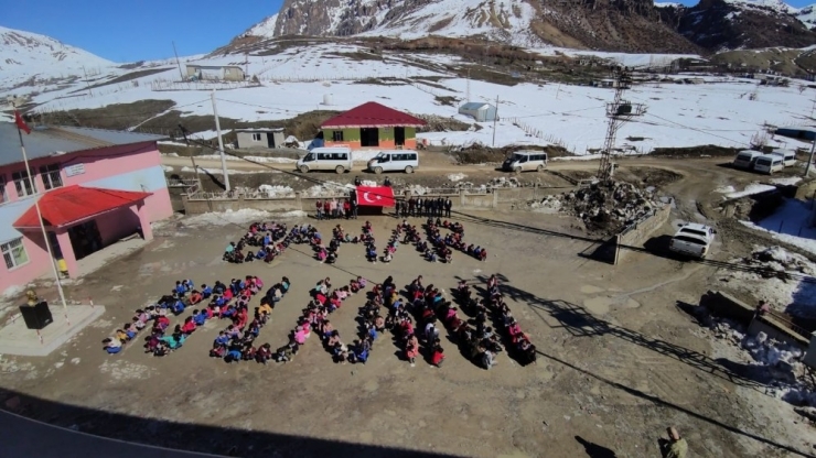 Köy Okulu Öğrencilerden Mehmetçiğe Koreografili Destek