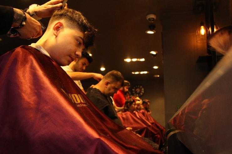 Kuaförlerde Ustura Tıraşı Rafa Kalktı