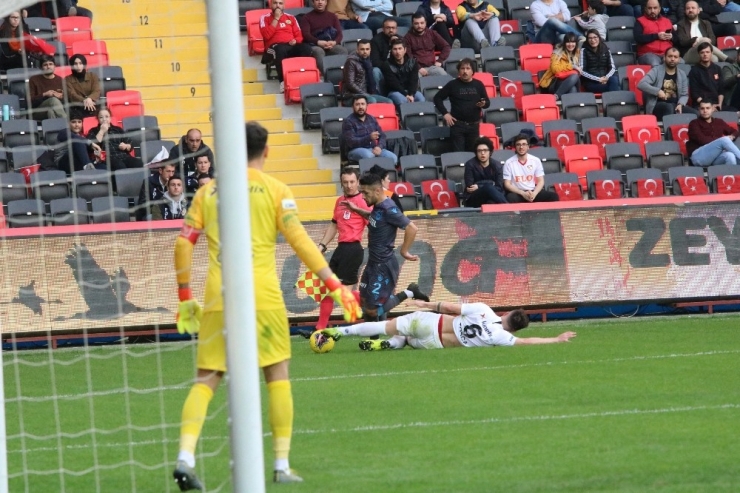 Süper Lig: Gaziantep Fk: 0 - Trabzonspor: 1 (İlk Yarı)