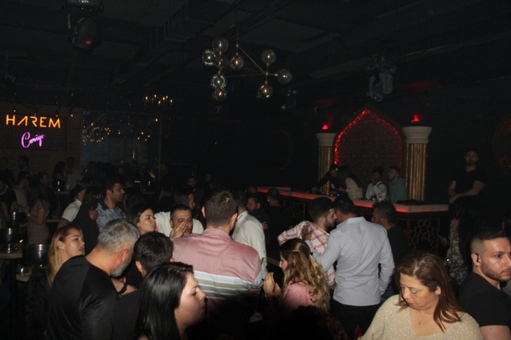 Sura Şarkılarıyla Kuşadalıları Coşturdu