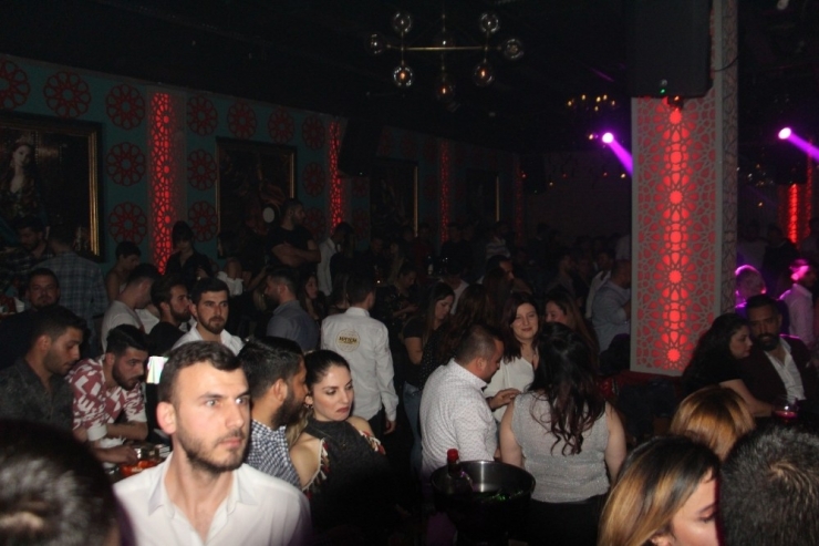 Sura Şarkılarıyla Kuşadalıları Coşturdu