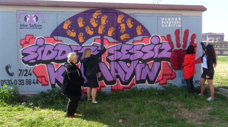 Trafolar Kadınlar İçin Renklendi