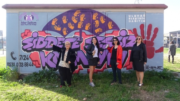 Trafolar Kadınlar İçin Renklendi