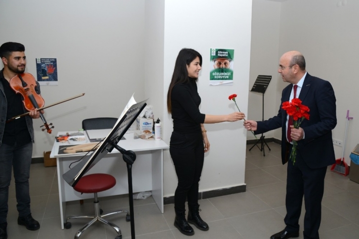 Selehattin Ekicioğlu: "Kadın, Hayatı Her Gün Yeniden Var Eder”