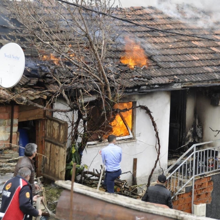 Yangında Ahşap Ev Kullanılmaz Hala Geldi