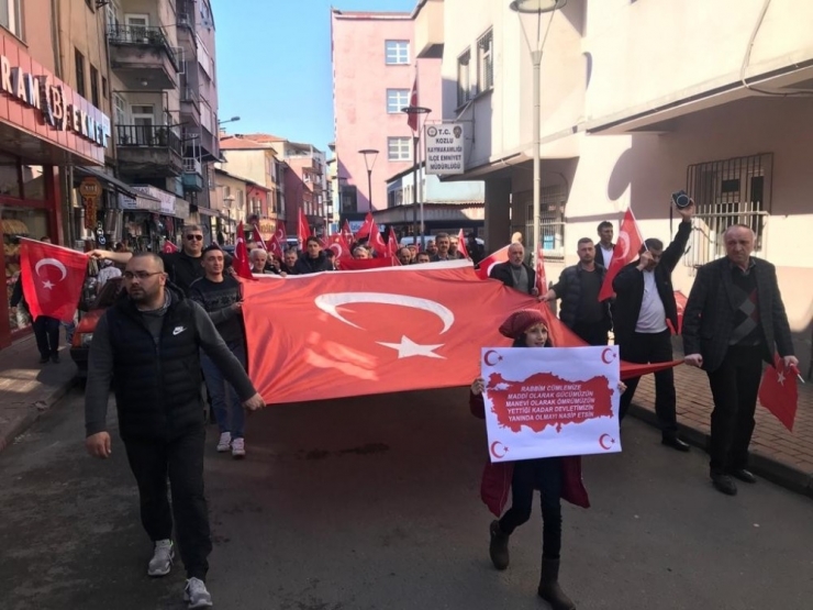 Vatandaşlardan Şehitler İçin Yürüyüş