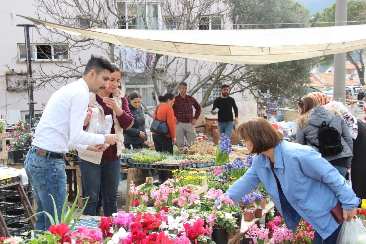 8 Mart’ta Erkekler Satış Yaptı, Çanta Taşıdı, Ev Temizledi