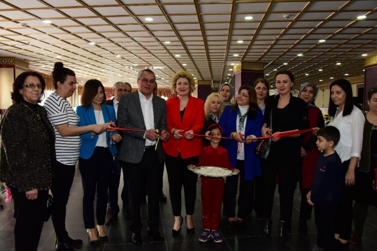 Manisalı Kadınların El Emekleri Sergilendi