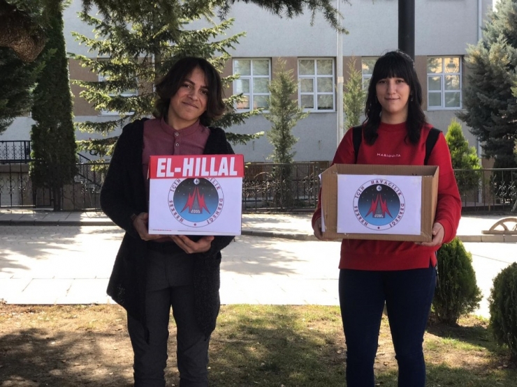 Öğrenciler, Kadınlar Günü’nde Kadınlara Pembe Uçak Dağıttı