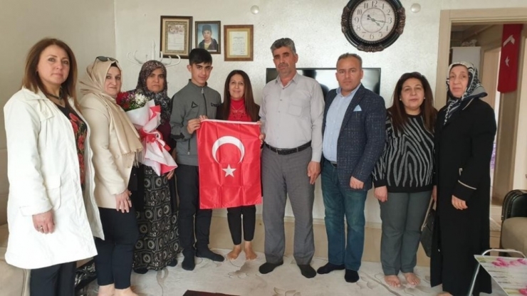 Kadınlar Şehit Annelerinin Kadınlar Günü’nü Kutladı