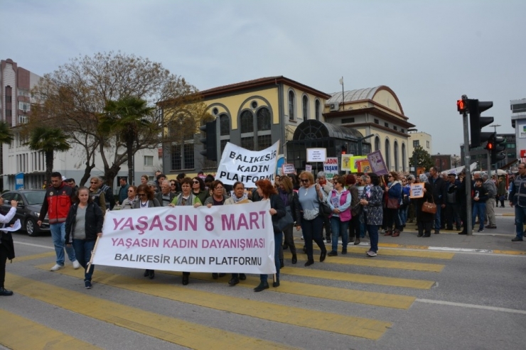 Kadınlardan 8 Mart Yürüyüşü