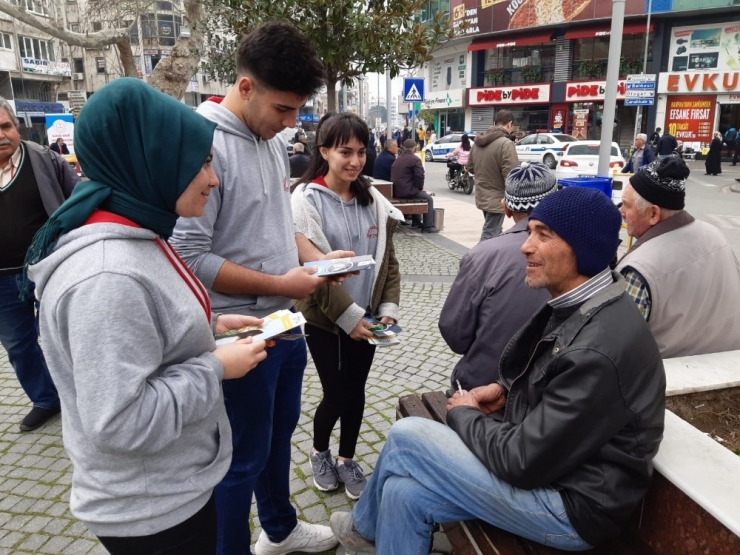 Öğrencilerden Yeşilay Haftası Standı