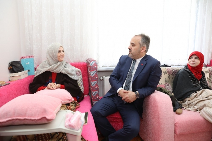 Örnek Yazara Büyükşehir Desteği