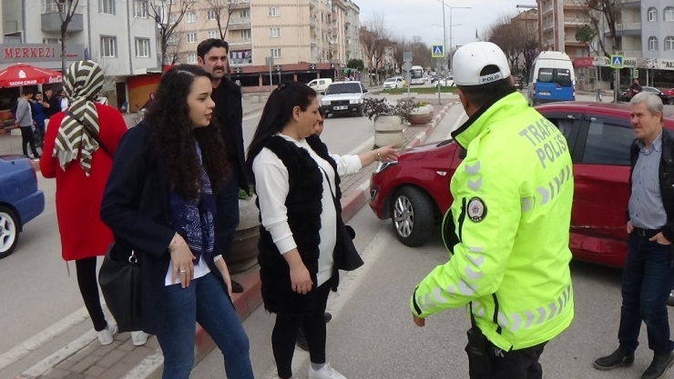 Otomobil Karşı Şeride Böyle Geçti