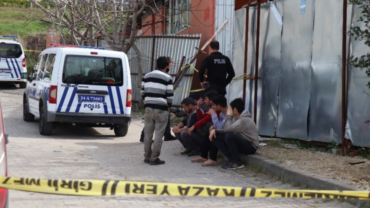 Büyükçekmece’de Kağıt Toplayıcılar Arasında Kavga: 1 Ağır Yaralı