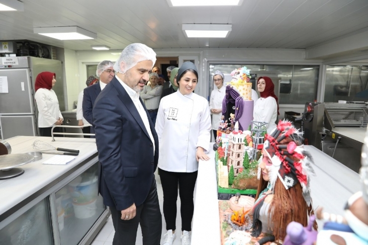 Kadınlar Gününde Pastalar Başkan Aktaş’tan