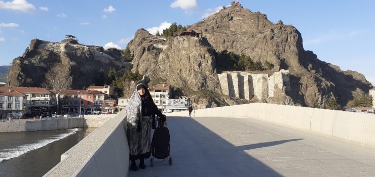 49 Yıldır Ev Temizliğine Giderek Geçimini Sağlıyor