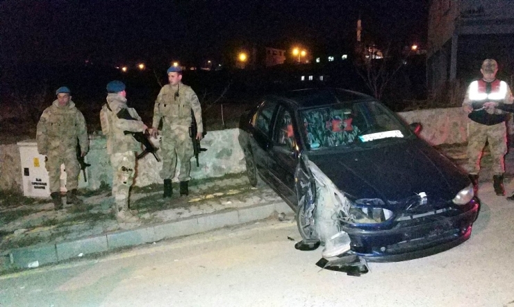 Kına Gecesinden Çıkan Öfkeli Damat Kaza Yaptı: 3 Yaralı