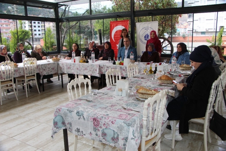 Devrek’te 8 Mart’ta Şehit Anneleri Unutulmadı