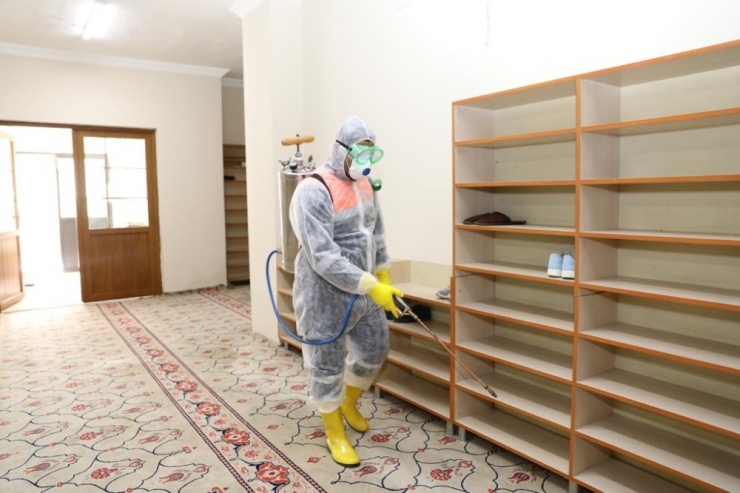 Didim’de Camiler Dezenfekte Ediliyor