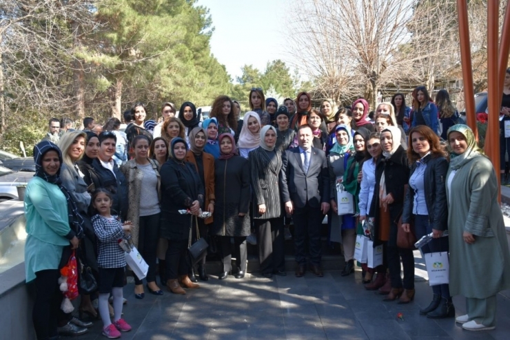 Başkan Beyoğlu Belediyenin Kadın Çalışanlarıyla Bir Araya Geldi