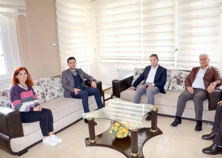 Kaymakam Beşikci’den Sürpriz Doğum Günü Ve Kadınlar Günü Kutlaması