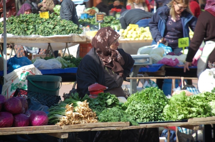 Keşan Pazarının Emekçi Kadınları Pazar Yerinde Kadın Olmayı Anlattı