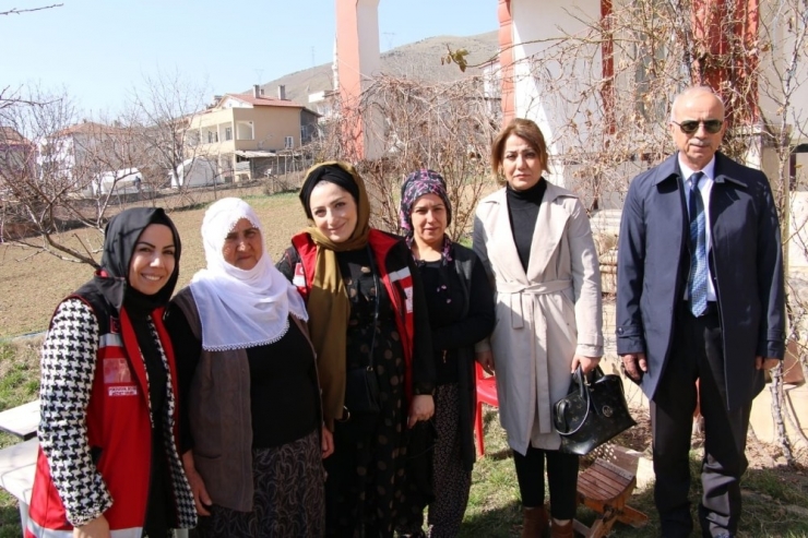 Elazığ’da Şehit Annesi Ve Depremzedelere Ziyaret